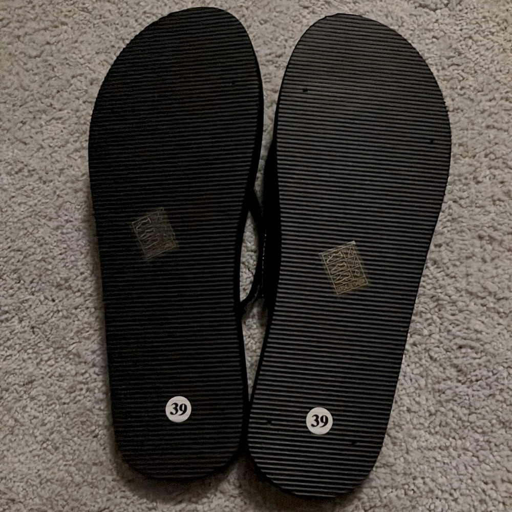 Black Rhinestone Flip Flop Sandals Womens 39 Size 8 New - Picture 3 of 3